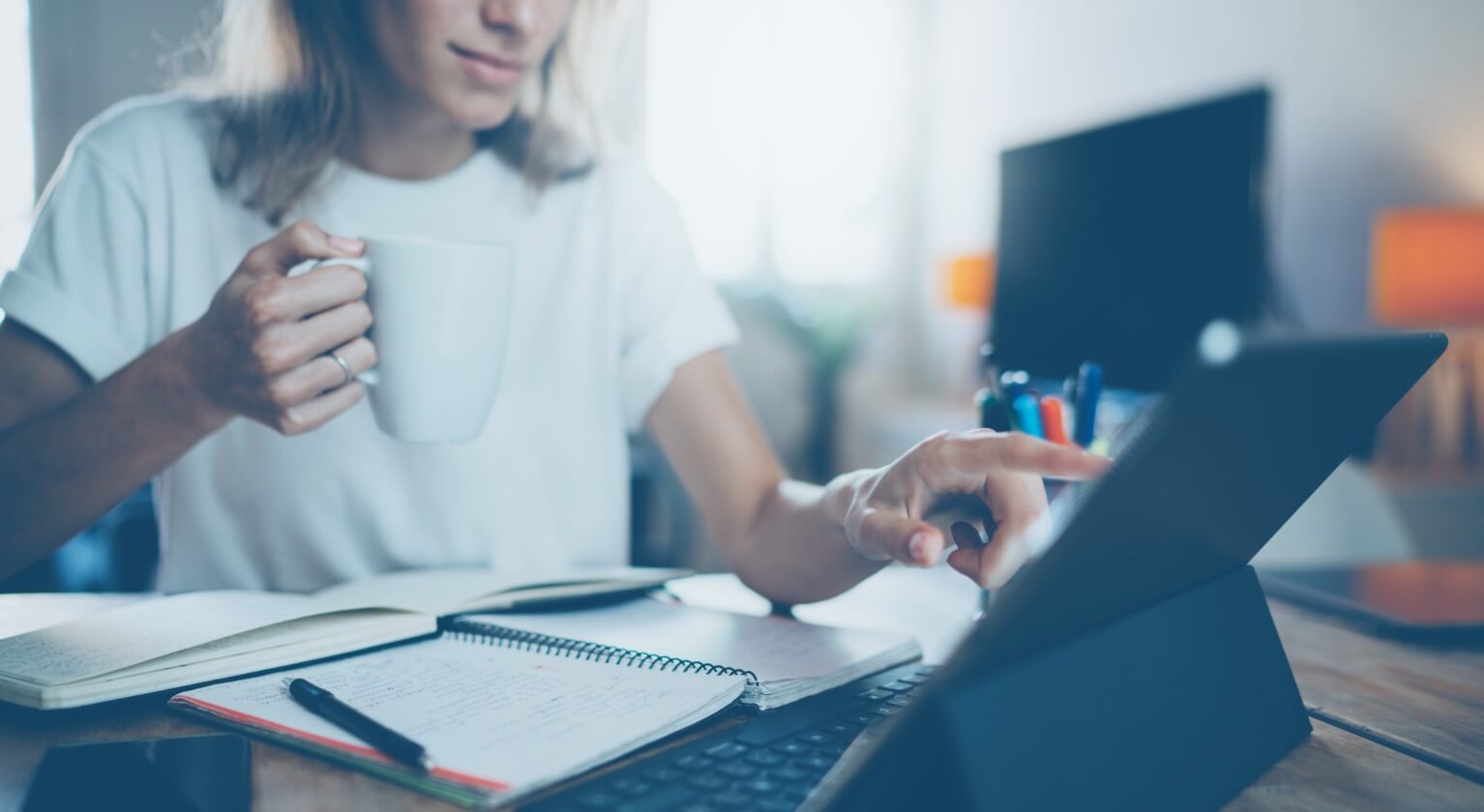 Woman using TeamViewer Meeting for online training