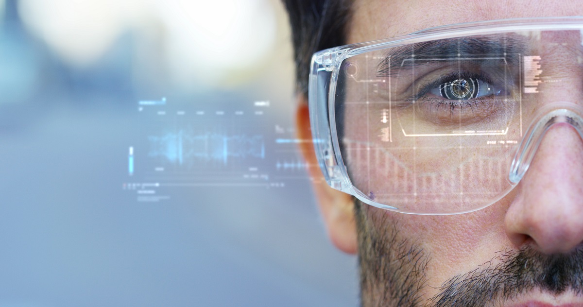 A vantagem dos aplicativos para smart glasses é particularmente notável na indústria, pois permitem evitar o downtime não planificado das máquinas e, assim, reduzir custos. O uso em nível empresarial possibilita a recuperação de dados em tempo real e a colaboração interativa com especialistas.