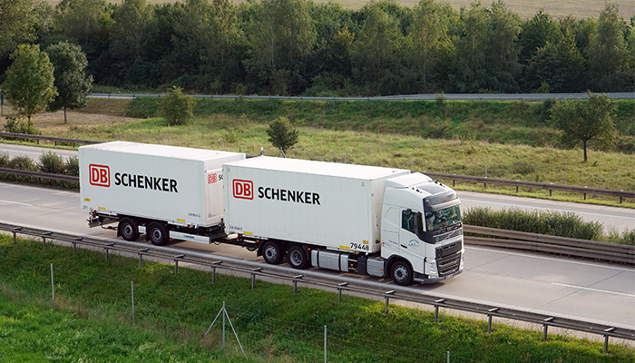 Schenker Deutschland AG Overcomes Logistics Challenges with TeamViewer Frontline xPick.